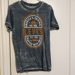 Levi’s t shirt